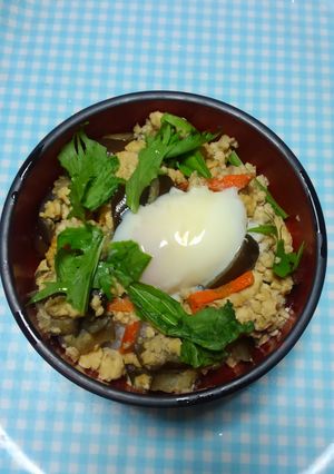 しっとり!みそ味の野菜そぼろ丼♪-レシピのメイン写真