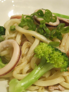 イカとブロッコリーのバター焼うどん-レシピのメイン写真