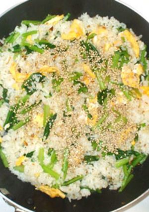 卵と小松菜の簡単チャーハン♪野菜残りご飯-レシピのメイン写真