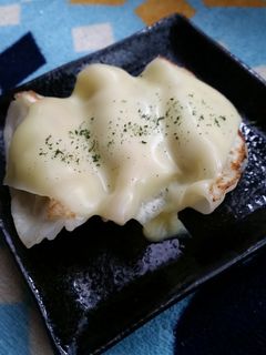 簡単ランチにチーズ餃子-レシピのメイン写真