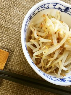 材料4つ簡単すぎる!もやしのレンジナムル-レシピのメイン写真
