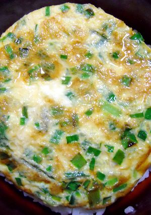 自然栽培 ニラ入り焼き卵丼-レシピのメイン写真