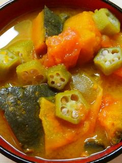 朝食♪かぼちゃとトマト オクラのお味噌汁-レシピのメイン写真