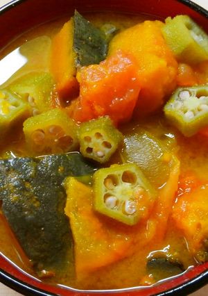 朝食♪かぼちゃとトマト オクラのお味噌汁-レシピのメイン写真