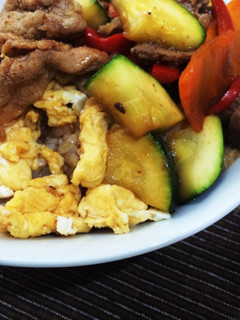夏に★スタミナ満点!彩り野菜の焼肉丼-レシピのメイン写真