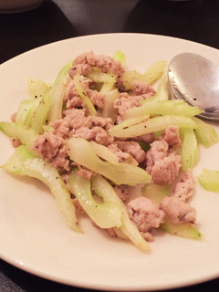 海外キッチン向きの塩豚挽肉とセロリの炒め-レシピのメイン写真