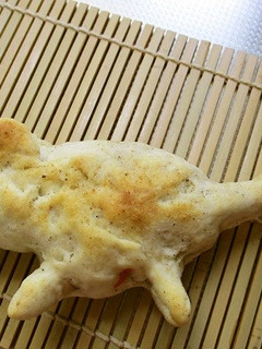 猫とびつく♪煮干し粉のおやつピザ(猫用)-レシピのメイン写真