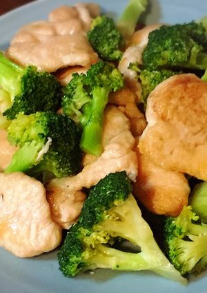 鶏むね肉とブロッコリーの簡単炒め-レシピのメイン写真