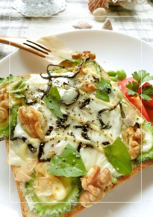 ゴーヤ×胡桃の塩昆布・バジルトースト-レシピのメイン写真