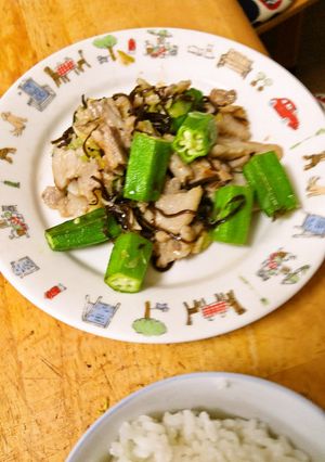 豚バラ肉とオクラの塩昆布炒め-レシピのメイン写真