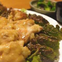 รูปของ ちゅるふわ鶏胸肉の味噌マヨソース焼き