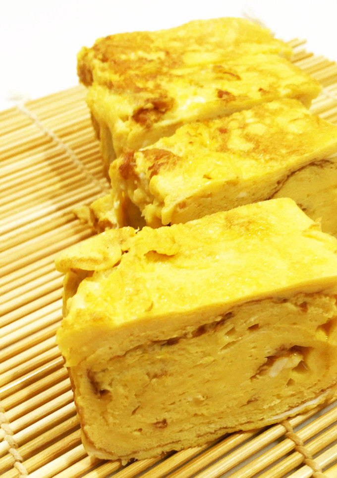 ふんまりだし巻き。豆皿に盛り付け！-レシピのメイン写真