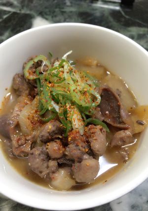 簡単安い♪鳥もつとコンニャクの味噌煮込み-レシピのメイン写真