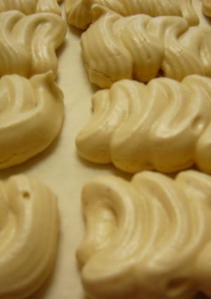 余った卵白で☆お口で溶けるメレンゲ菓子♪-レシピのメイン写真