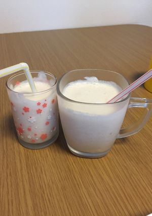 ラッシー（いちごジャム）-レシピのメイン写真