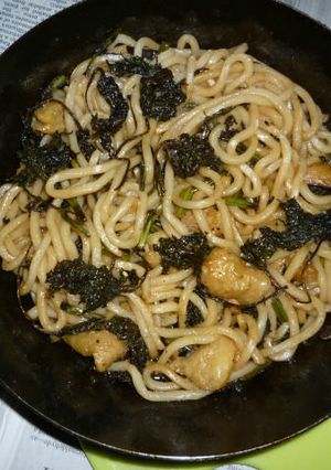 鉄パンで赤紫蘇＋鶏皮の焼きうどん-レシピのメイン写真