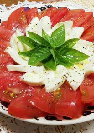 パーティーに♪トマトでお花の形カプレーゼ-レシピのメイン写真