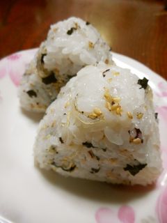 わかめとじゃことゆかりのおにぎり-レシピのメイン写真
