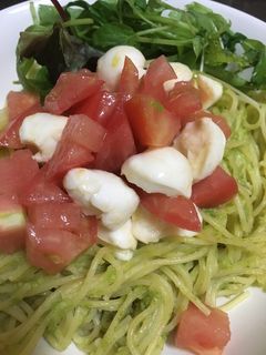 簡単!アボカドのカプレーゼ風パスタ-レシピのメイン写真