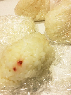 梅昆布茶のおにぎり-レシピのメイン写真