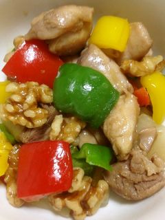彩り♪鶏肉×胡桃×パプリカ&ピーマン炒め-レシピのメイン写真