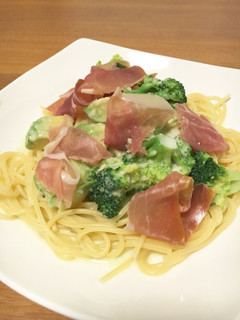 絶品!アボカドと生ハムのクリームパスタ-レシピのメイン写真