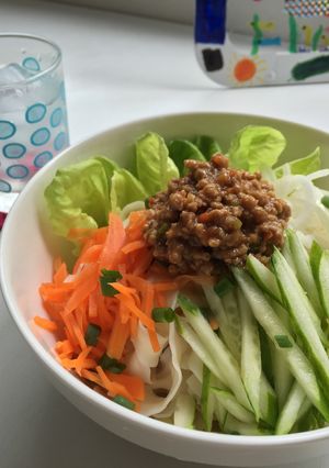 肉味噌で☆絶品の冷たい麺[ひき肉]-レシピのメイン写真