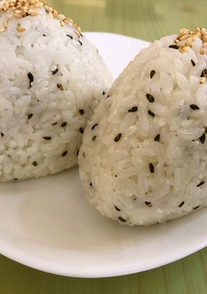 ☆ごま油香る ごま塩 おにぎり-レシピのメイン写真