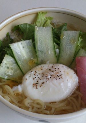 ポーチドエッグ入りサラダラーメン-レシピのメイン写真