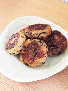 余ったひじき煮で豆腐だけハンバーグ-レシピのメイン写真
