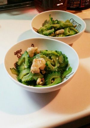 ゴウヤと鶏皮の塩炒め-レシピのメイン写真