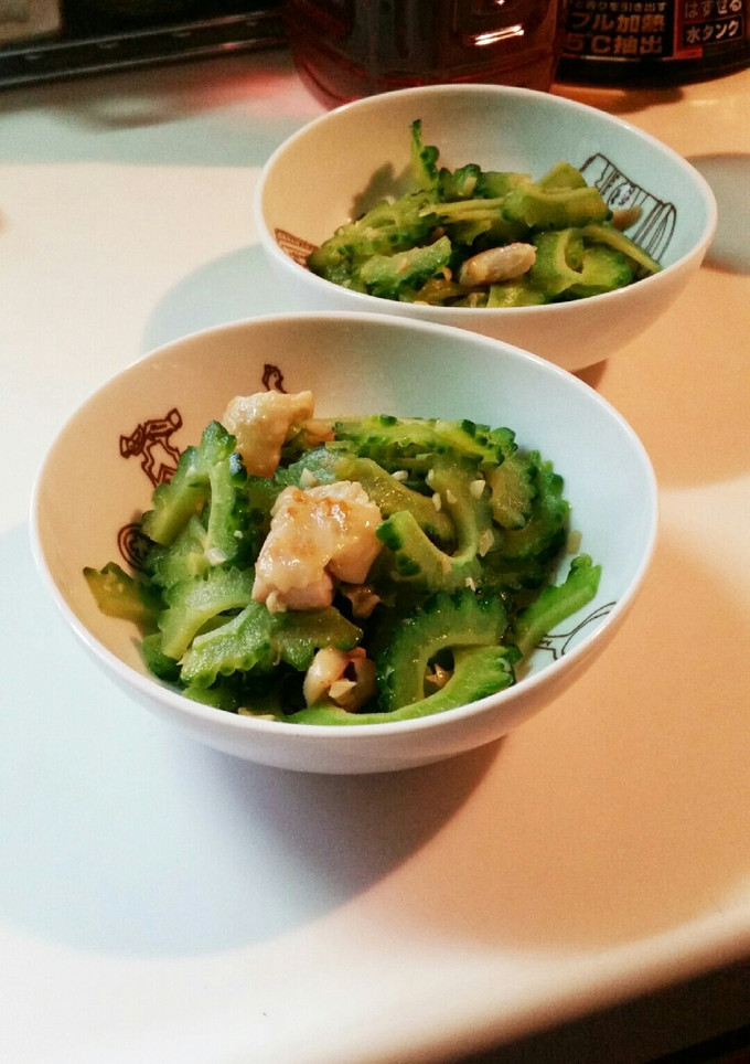 ゴウヤと鶏皮の塩炒め-レシピのメイン写真