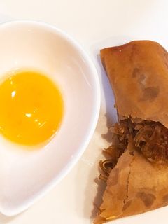 すき焼き風春巻、黄身をつけてどうぞ-レシピのメイン写真