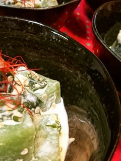 刺身こんにゃくとワカメの味噌マヨ胡麻ダレ-レシピのメイン写真