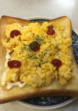 簡単スクランブルエッグトースト-レシピのメイン写真