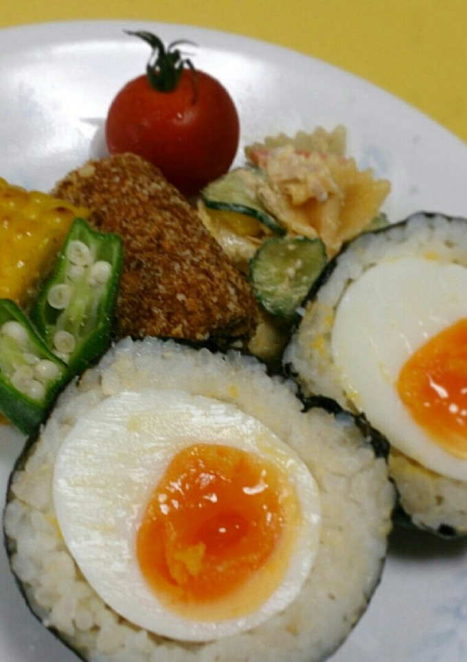爆弾おにぎり in 半熟たまご-レシピのメイン写真