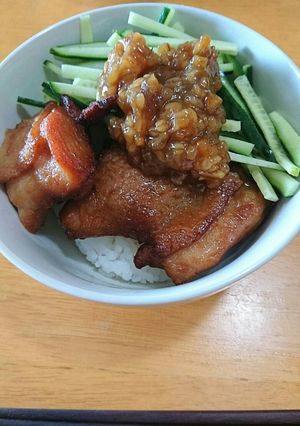 チキンステーキと胡瓜の金山寺みそ丼-レシピのメイン写真