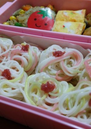 梅干しのっけた*カラフルそうめん☆弁当-レシピのメイン写真