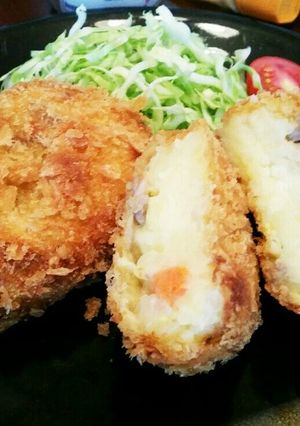 母の大きめコロッケ-レシピのメイン写真