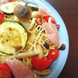 ドライトマトとズッキーニと生ハムのパスタ