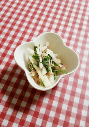 簡単1品♡長芋と大葉のゆかりあえ-レシピのメイン写真