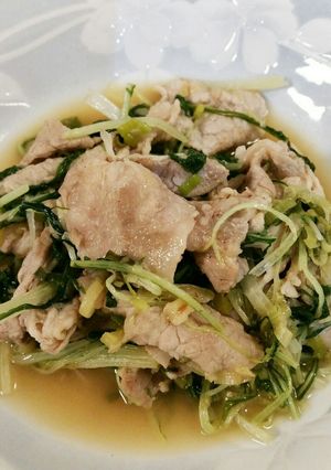 ごま油香る♪豚バラと水菜ネギ炒め-レシピのメイン写真