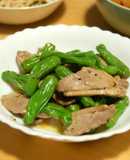 簡単！鴨ロースとししとうの塩レモン炒め