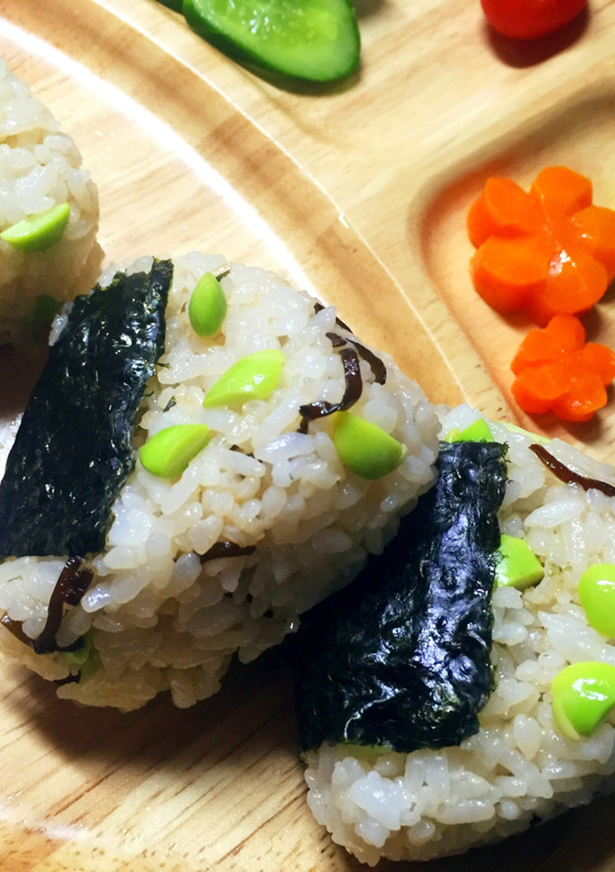 白だしで美味♡枝豆と塩こんぶのおにぎり-レシピのメイン写真