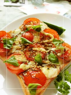 モッツァレラトマトの塩昆布バジルトースト-レシピのメイン写真
