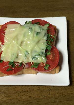 朝食に♪フレッシュトマトのオープンサンド-レシピのメイン写真