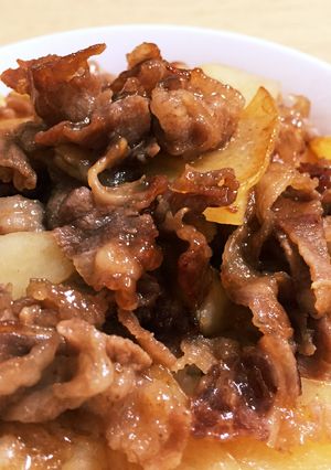 じゃがにくどん お昼は簡単な丼ぶり♬-レシピのメイン写真