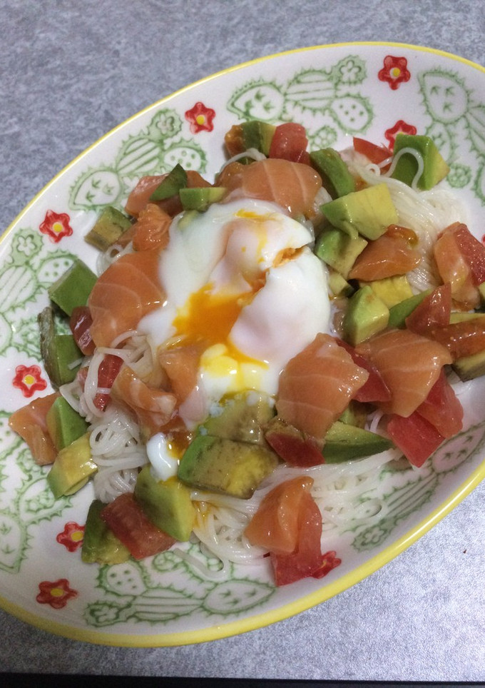 夏にさっぱり！サーモンアボカドトマト素麺-レシピのメイン写真