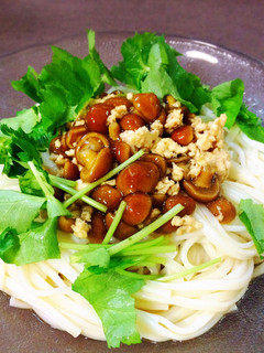 なめこ鶏そぼろ煮をかけて 冷やしうどん-レシピのメイン写真