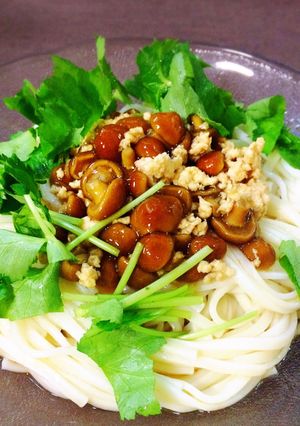 なめこ鶏そぼろ煮をかけて 冷やしうどん-レシピのメイン写真
